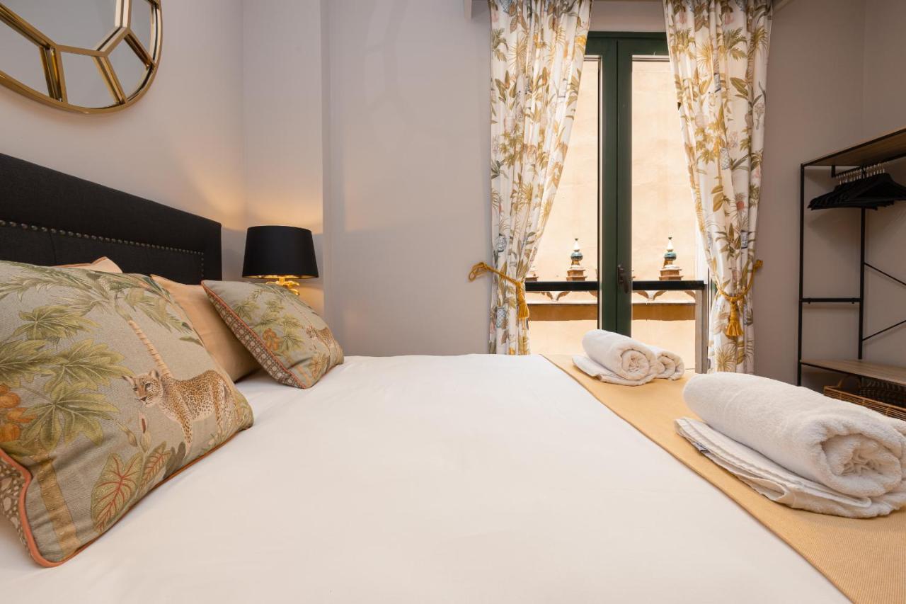 C31 Deluxe Apartment Into Cathedral Square Malaga Zewnętrze zdjęcie